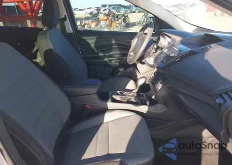 2018 Ford Escape S z USA, uszkodzony, nr VIN 1FMCU0F73JUA54811